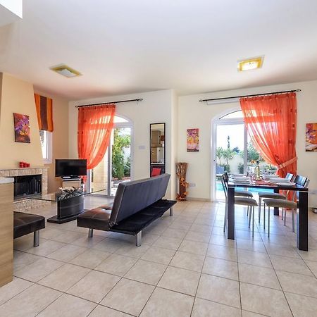 Villa Chloe Paralimni Oda fotoğraf